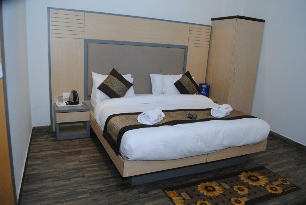 Hotel Superb 5 Mins Walk From New Delhi Station Εξωτερικό φωτογραφία